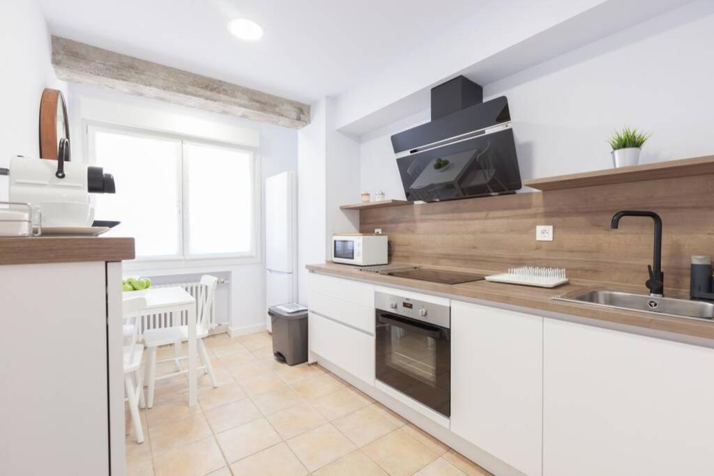 New Gorgeous Central Apartment - Beachfront - 3 Bd San Sebastian Exterior photo